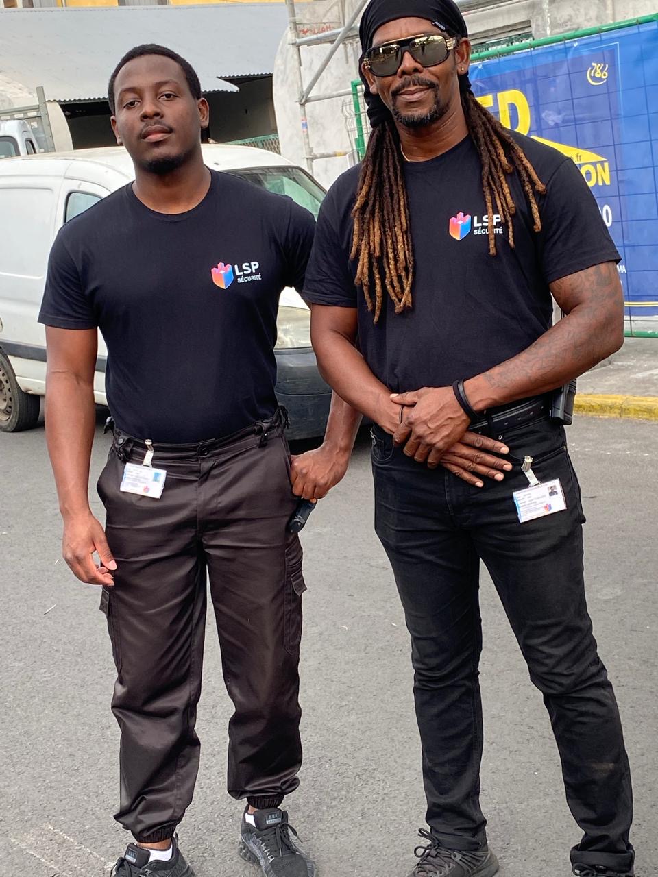 Agents LSP munis de leur carte professionnelle à La Réunion
